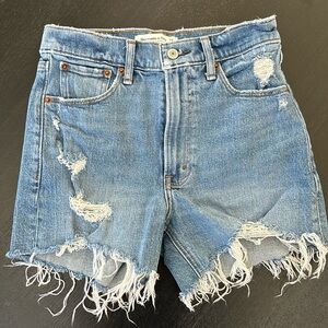 Like New Abercrombie 4” High Rise Mom Short